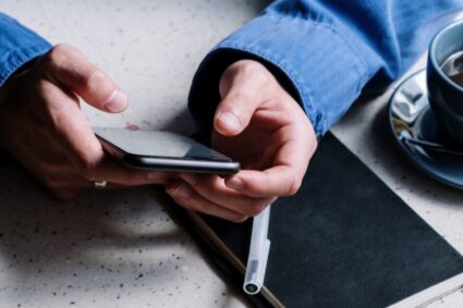 ‘एआई स्पैम कॉल’ करके मोबाइल उपयोगकर्ताओं को धोखा देने का आया एक नया तरीका