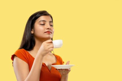 Wow, jaggery tea!: लोगों को पसंद आई गुड़ की चाय की ‘मिठास’; अलग स्वाद के रूप में बढ़ी मांग; गुड़ की चाय मिलती है 8 और 10 रुपये में